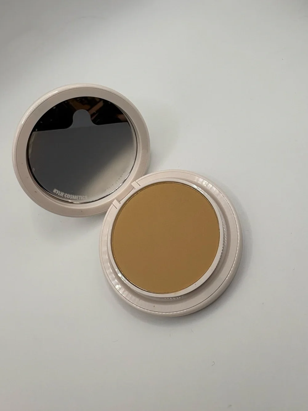 Kylie Cosmetics Powder Foundation in shade 6W